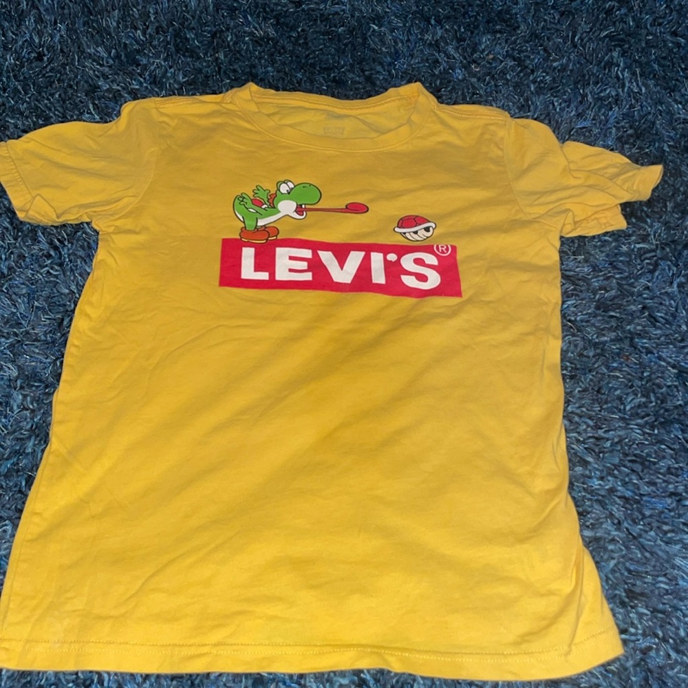 Levi’s size medium boys tshirt